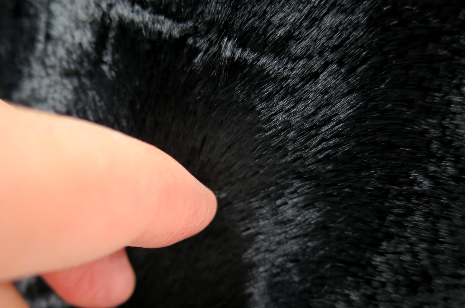 The Wolf 至極の手触りレーヨンエコファー クッションカバー (ブラック) 40×40cm - HOUSE OF JAPAN Shop