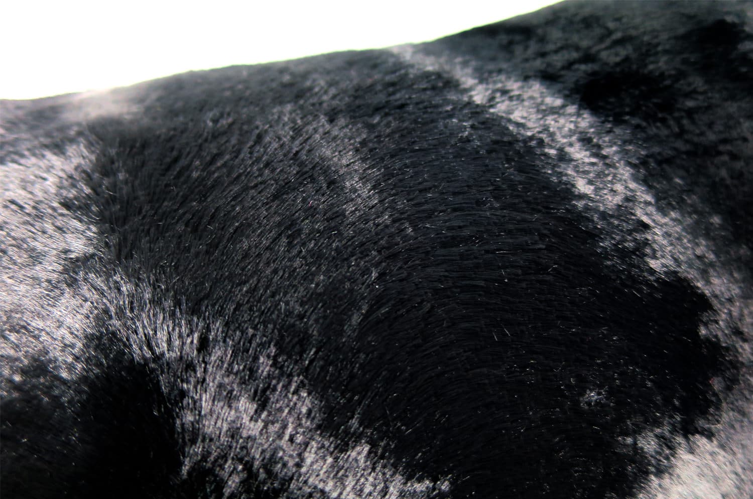 The Wolf 至極の手触りレーヨンエコファー クッションカバー (ブラック) 40×40cm - HOUSE OF JAPAN Shop