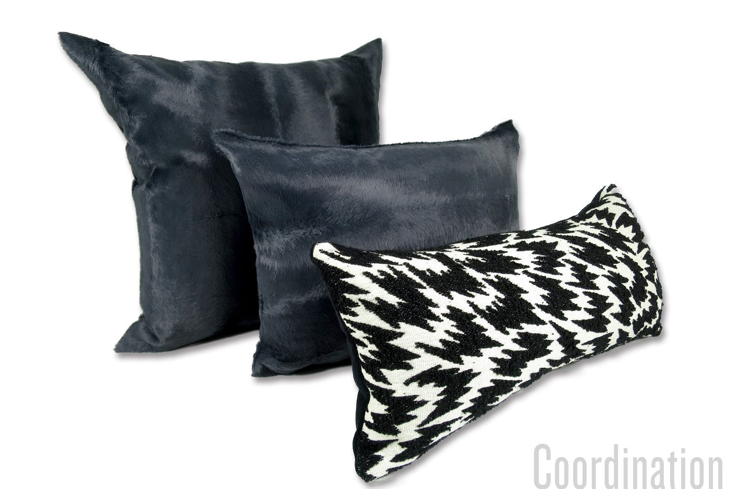 The Wolf 至極の手触りレーヨンエコファー クッション (チャコールグレー) 45×30cm 中材付 - HOUSE OF JAPAN Shop