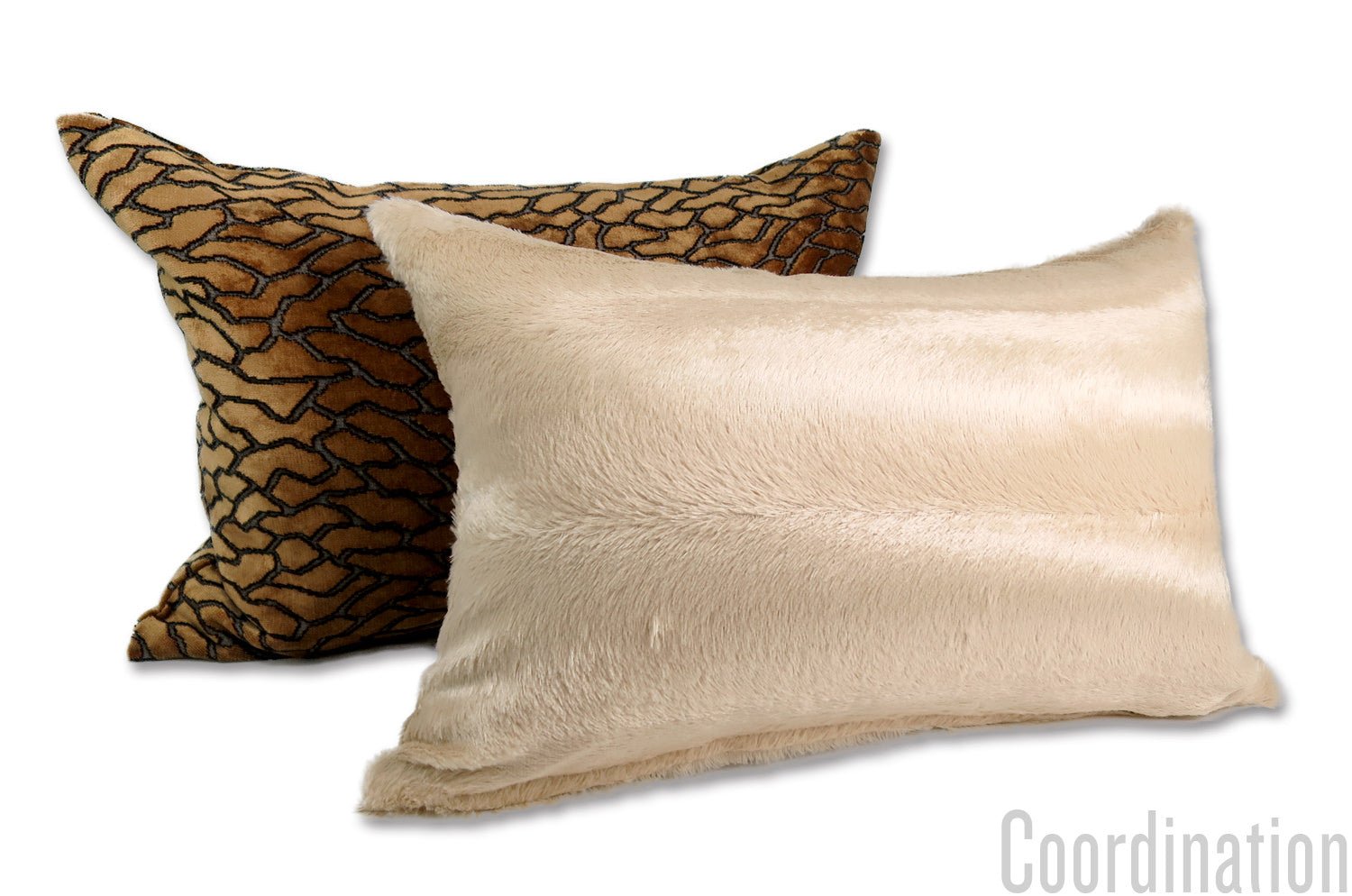 The Wolf 至極の手触りレーヨンエコファー クッション (エクリュベージュ) 45×30cm 中材付 - HOUSE OF JAPAN Shop