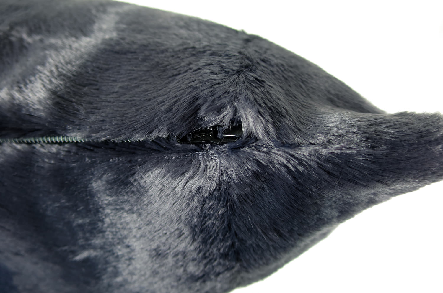 The Wolf 至極の手触りレーヨンエコファー クッション (チャコールグレー) 45×30cm 中材付 - HOUSE OF JAPAN Shop