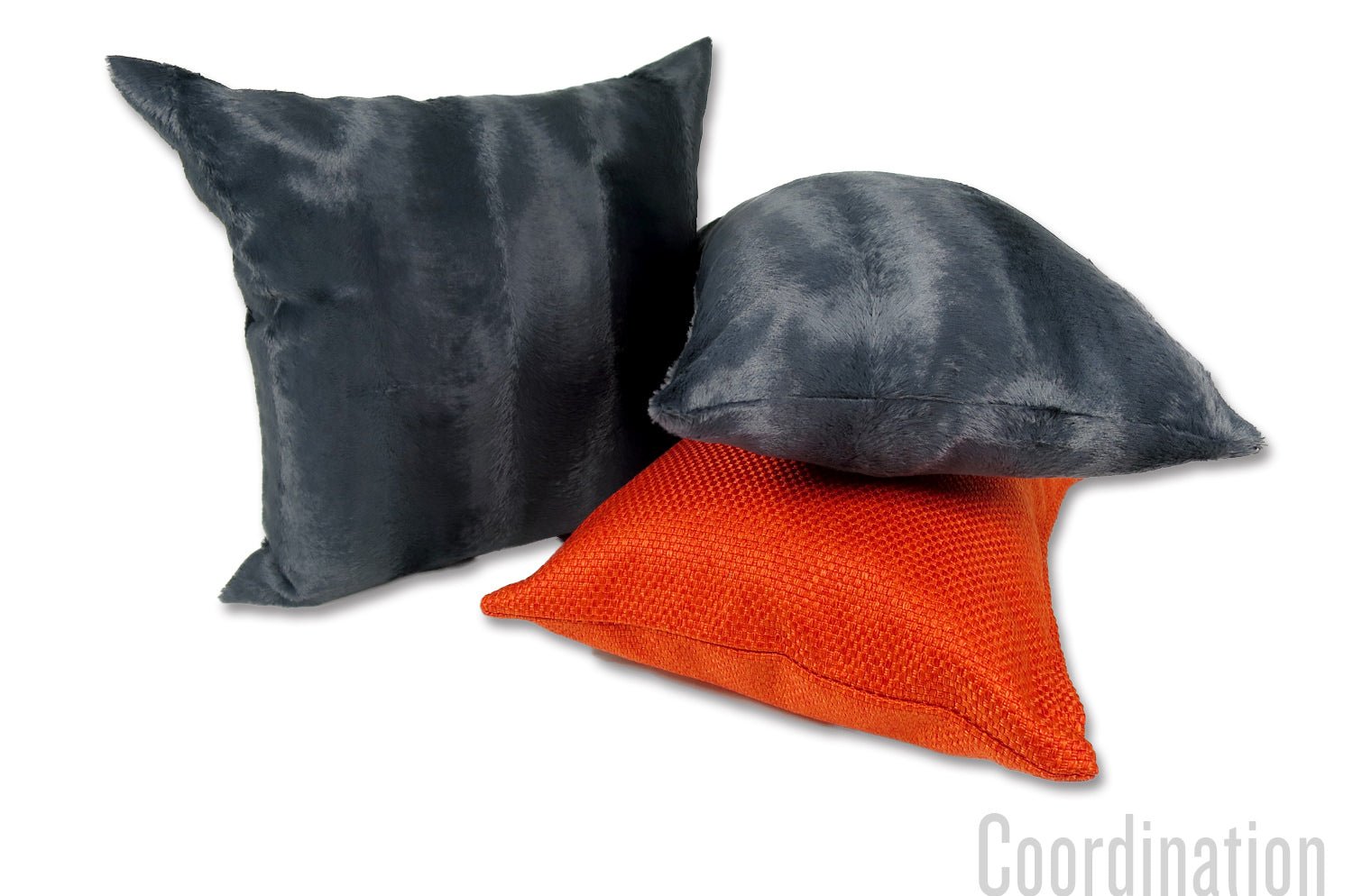 The Wolf 至極の手触りレーヨンエコファー クッション (チャコールグレー) 45×30cm 中材付 - HOUSE OF JAPAN Shop