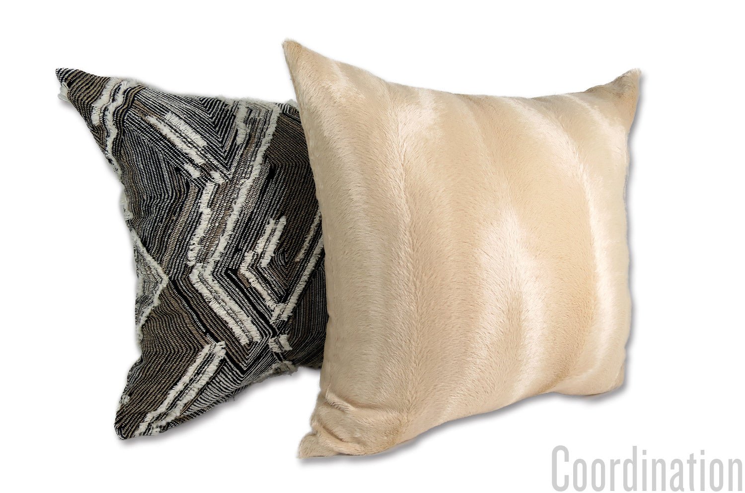 The Wolf 至極の手触りレーヨンエコファー クッションカバー (エクリュベージュ) 45×45cm - HOUSE OF JAPAN Shop