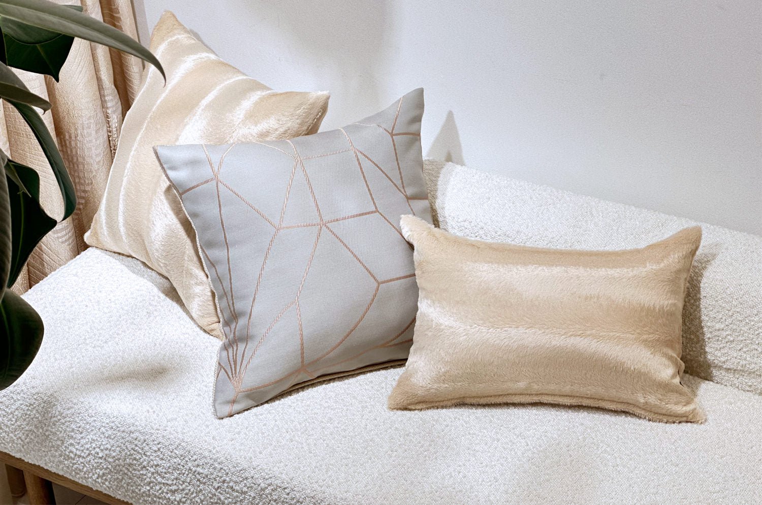 The Wolf 至極の手触りレーヨンエコファー クッションカバー (エクリュベージュ) 45×45cm - HOUSE OF JAPAN Shop