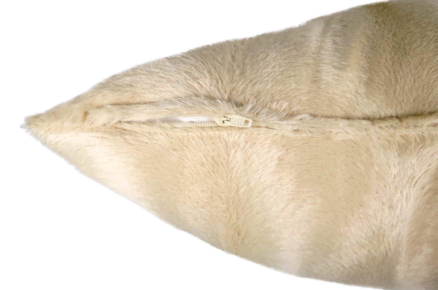 The Wolf 至極の手触りレーヨンエコファー クッションカバー (エクリュベージュ) 45×45cm - HOUSE OF JAPAN Shop