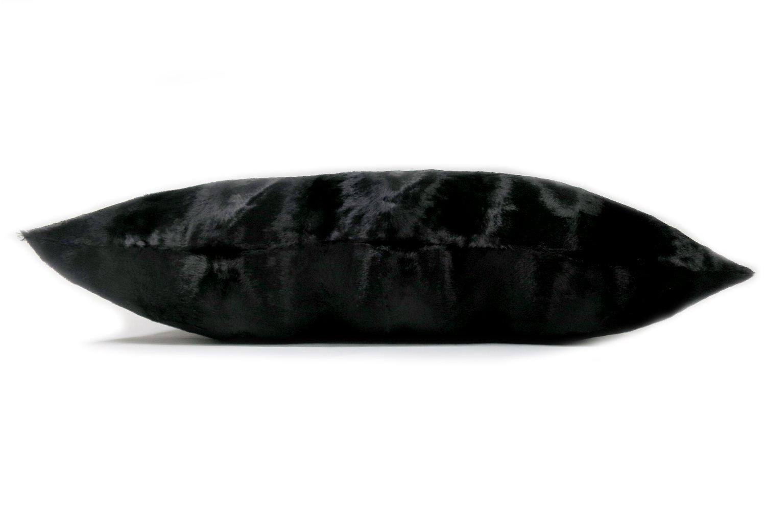 The Wolf 至極の手触りエコファークッションカバー ブラック 65×35cm 中材付 - HOUSE OF JAPAN Shop