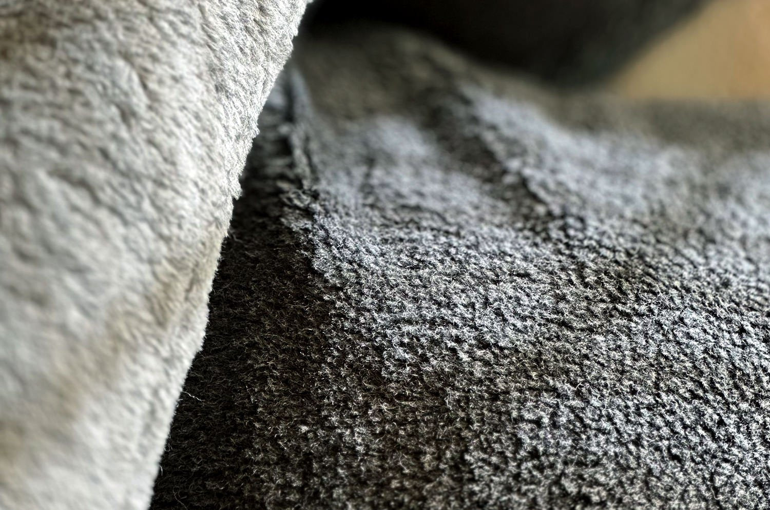 The Wool Sheep ニュージーランドウール シープファー クッション (Dark grey) 50×30cm 中材付 - HOUSE OF JAPAN Shop