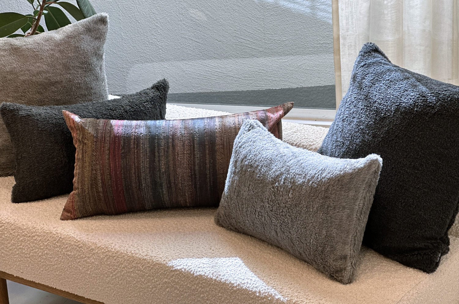 The Wool Sheep ニュージーランドウール シープファー クッション (Light grey) 50×30cm 中材付 - HOUSE OF JAPAN Shop