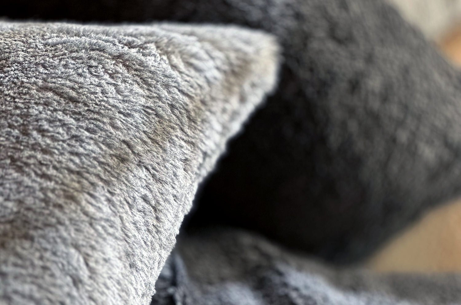 The Wool Sheep ニュージーランドウール シープファー クッション (Light grey) 50×30cm 中材付 - HOUSE OF JAPAN Shop