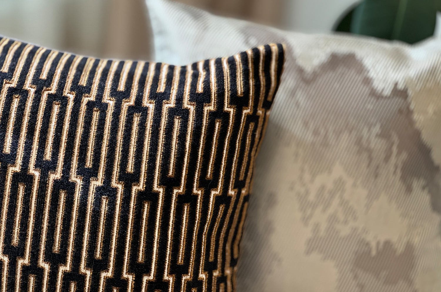 The Zanzibar ザンジバル ジャガード ベルベット クッションカバー 45×45cm - HOUSE OF JAPAN Shop