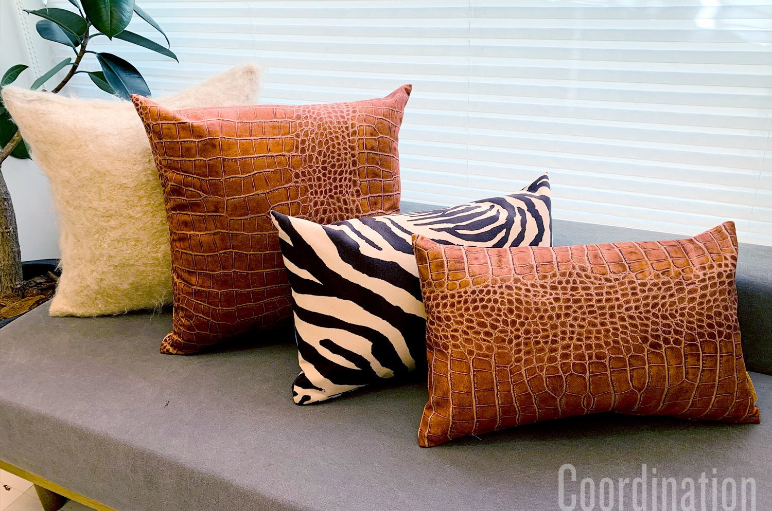 The Zebra スペイン製 起毛スエード調 ゼブラ柄クッション ブラウン 50×32cm 中材付 - HOUSE OF JAPAN Shop