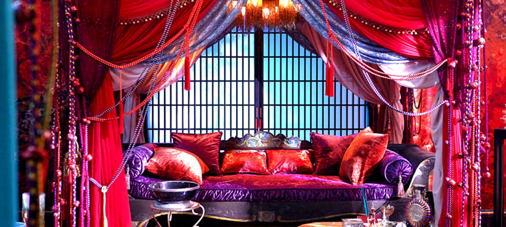 ドラマや映画の魅力的な世界を作り上げる必須アイテム、クッション - HOUSE OF JAPAN Shop