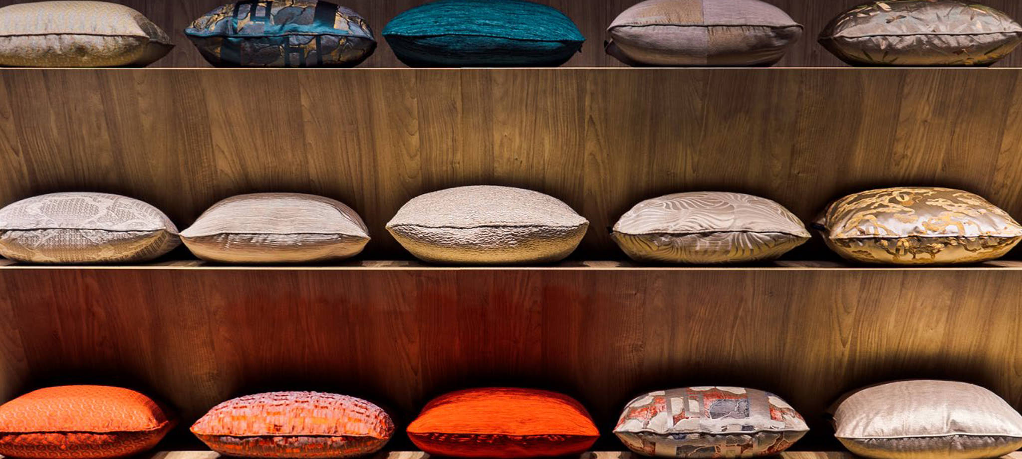 アルマーニカーザのクッションで、洗練された上質な空間を創造 - HOUSE OF JAPAN Shop