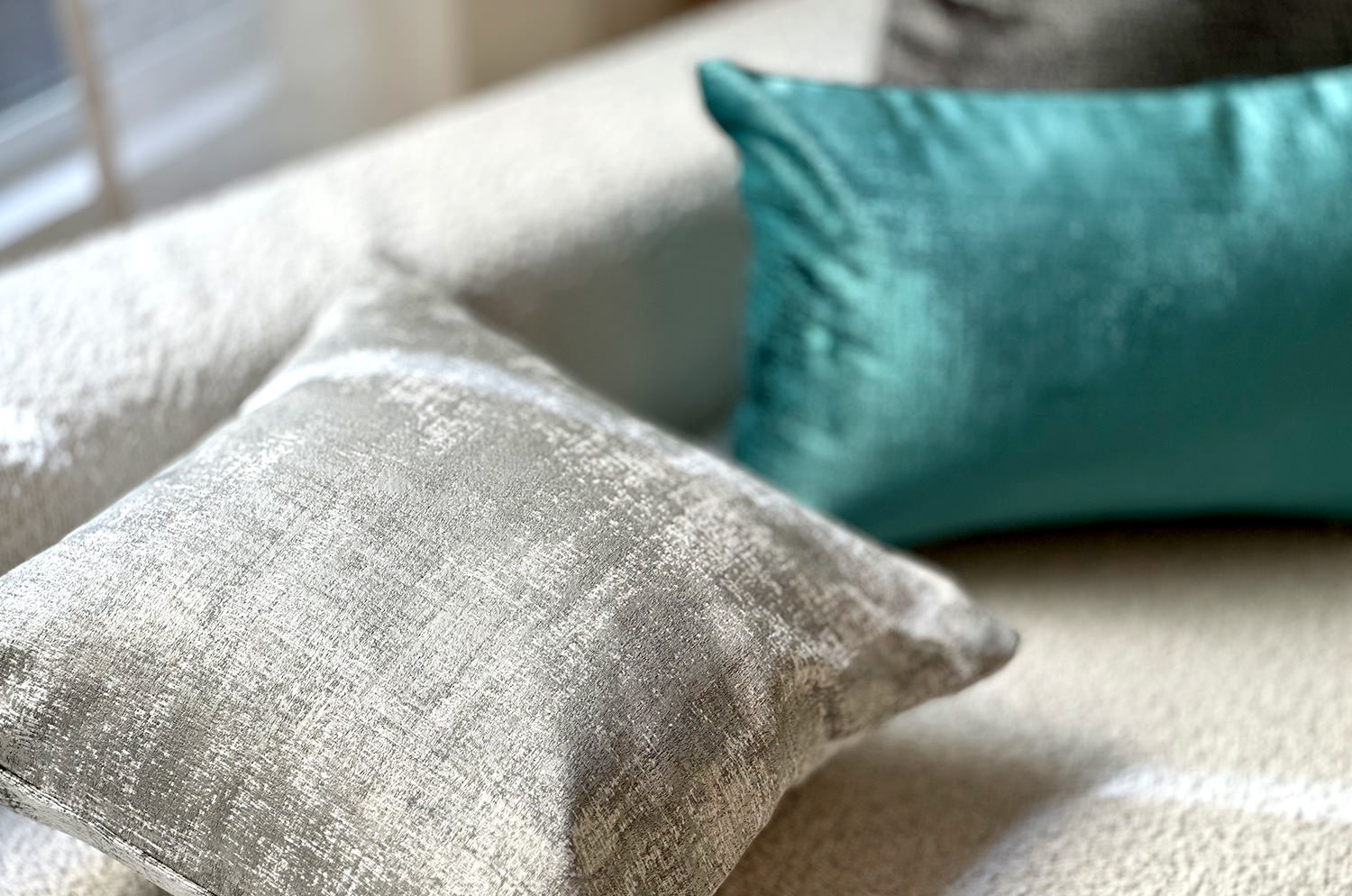 空間が一瞬で整う3点コーディネートセット！【海外テキスタイルが魅せる、ピーコックグリーン】(中材付) - HOUSE OF JAPAN Shop