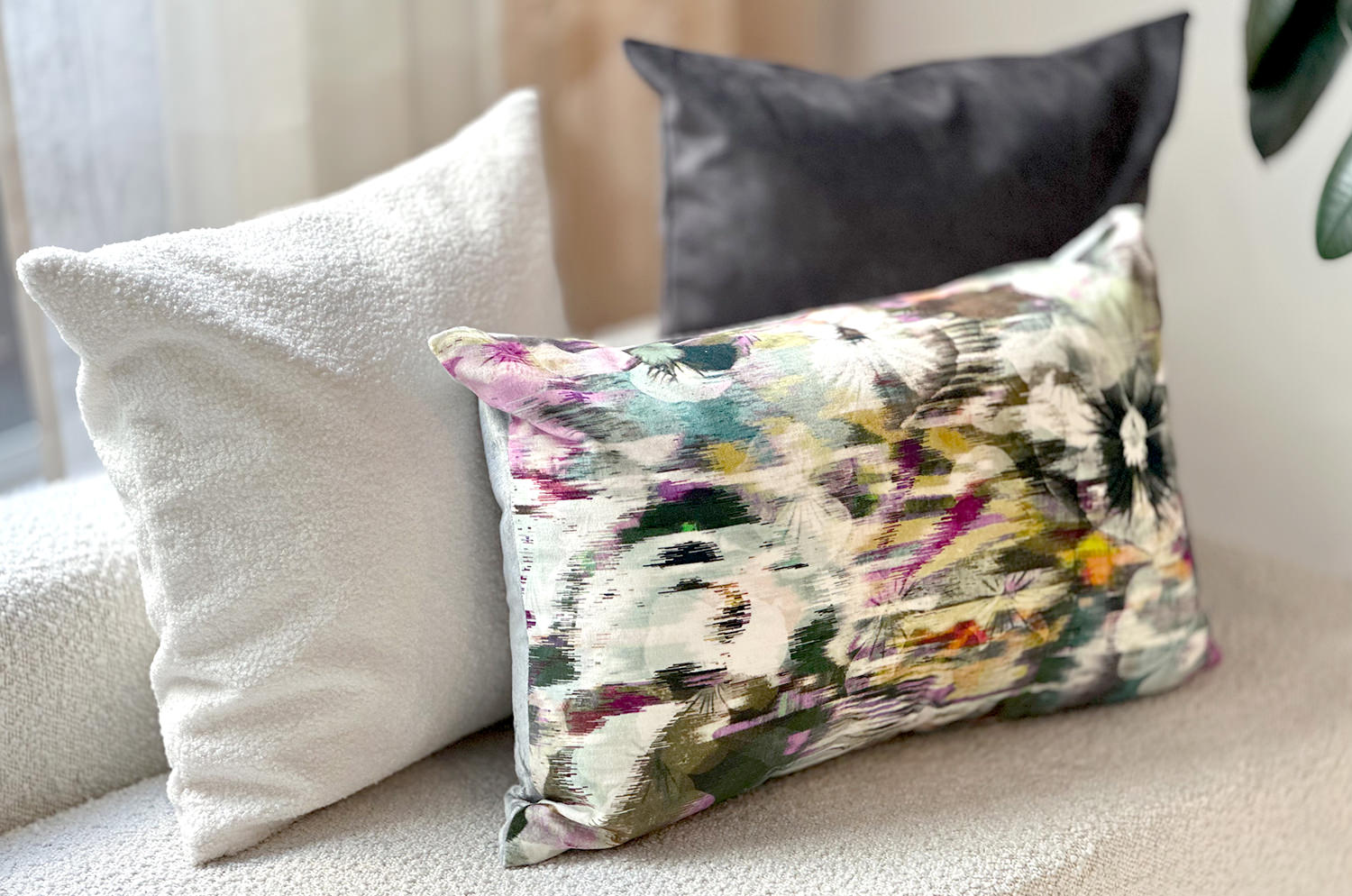 空間が一瞬で整う3点コーディネートセット！【BLACKが創る、大人のラグジュアリー】(中材付) - HOUSE OF JAPAN Shop