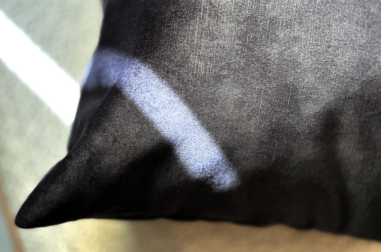 空間が一瞬で整う3点コーディネートセット！【BLACKが創る、大人のラグジュアリー】(中材付) - HOUSE OF JAPAN Shop