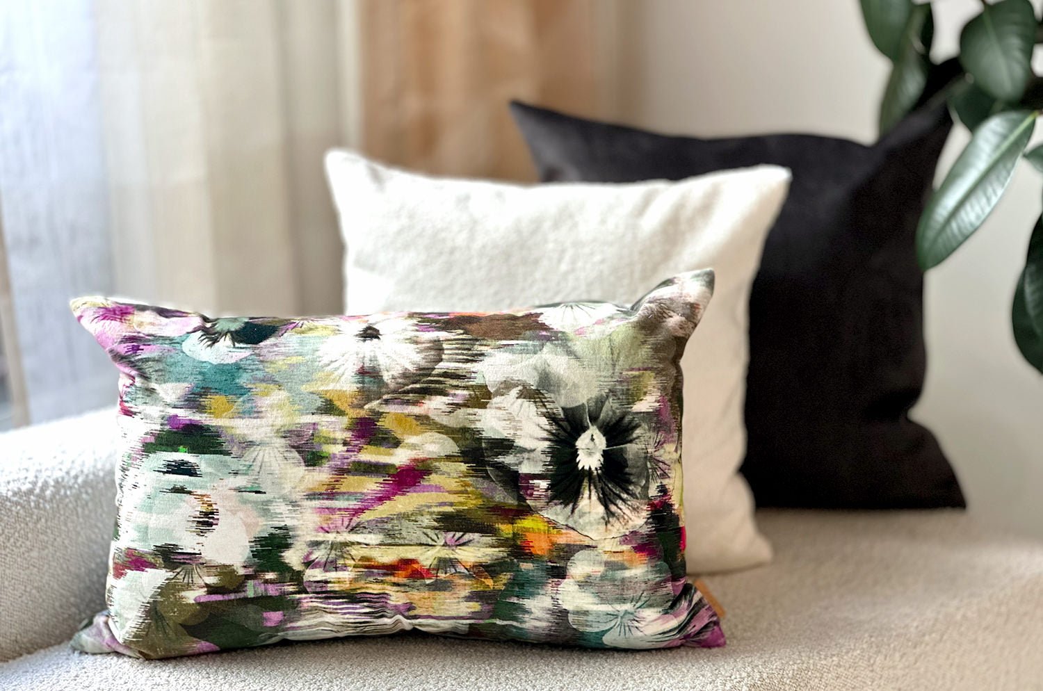 空間が一瞬で整う3点コーディネートセット！【BLACKが創る、大人のラグジュアリー】(中材付) - HOUSE OF JAPAN Shop