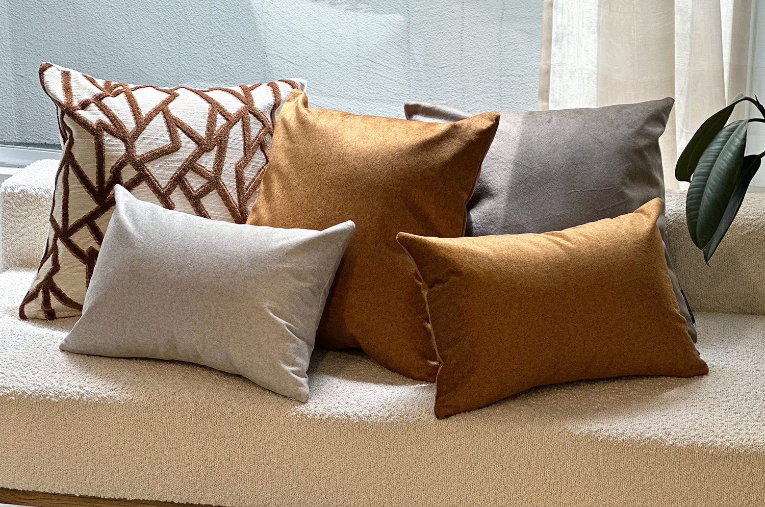 艶やかなベルベット調 撥水機能 ペット対応 クッション(セメント) 45×30cm 中材付 - HOUSE OF JAPAN Shop