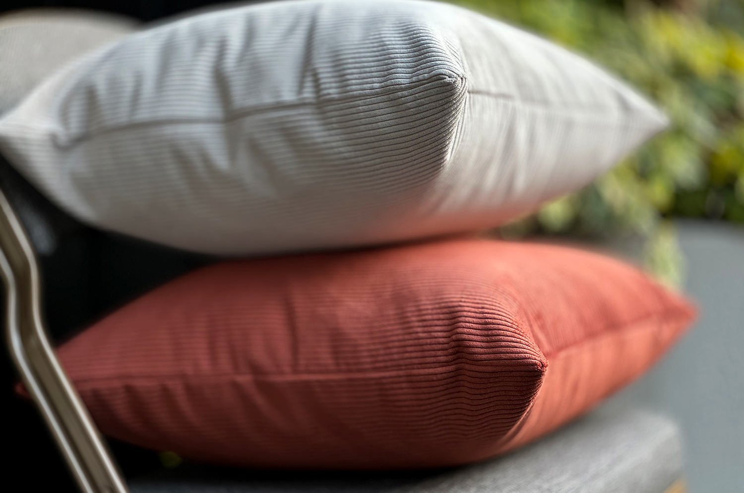 なめらかコーデュロイ クッションカバー (ライトグレージュ) 45×45cm - HOUSE OF JAPAN Shop