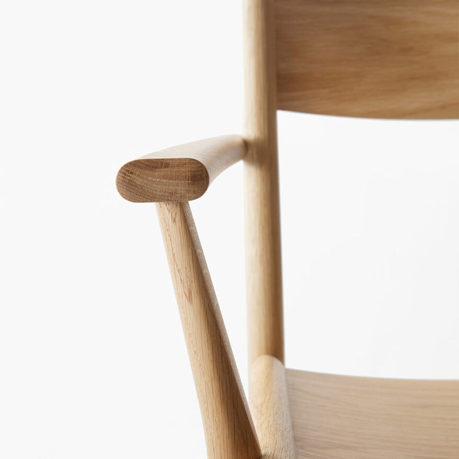 AKADEMIA ARMCHAIR アカデミア アームチェア (Warm Oak)｜NIKARI - HOUSE OF JAPAN Shop