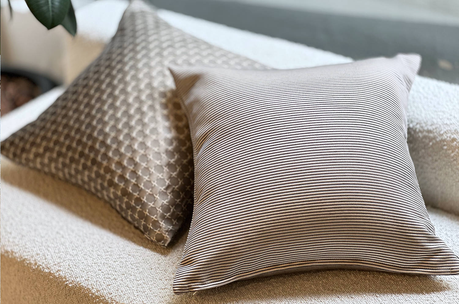 ARMANI CASA アルマーニカーザ ADDA Platinum クッションカバー 40×40cm - HOUSE OF JAPAN Shop