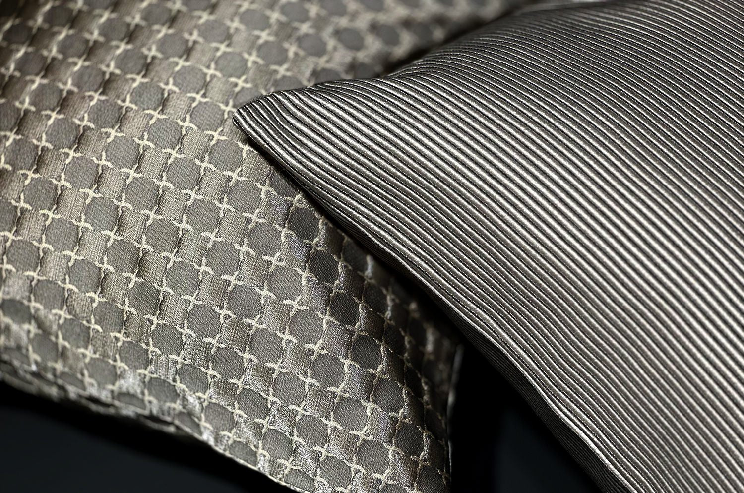 ARMANI CASA アルマーニカーザ ADDA Platinum クッションカバー 40×40cm - HOUSE OF JAPAN Shop