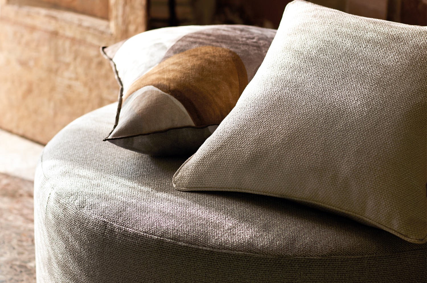 【海外取寄品】BLACK edition(ブラックエディション) Figura クッション(Mehndi) 55x55cm 中材付 - HOUSE OF JAPAN Shop