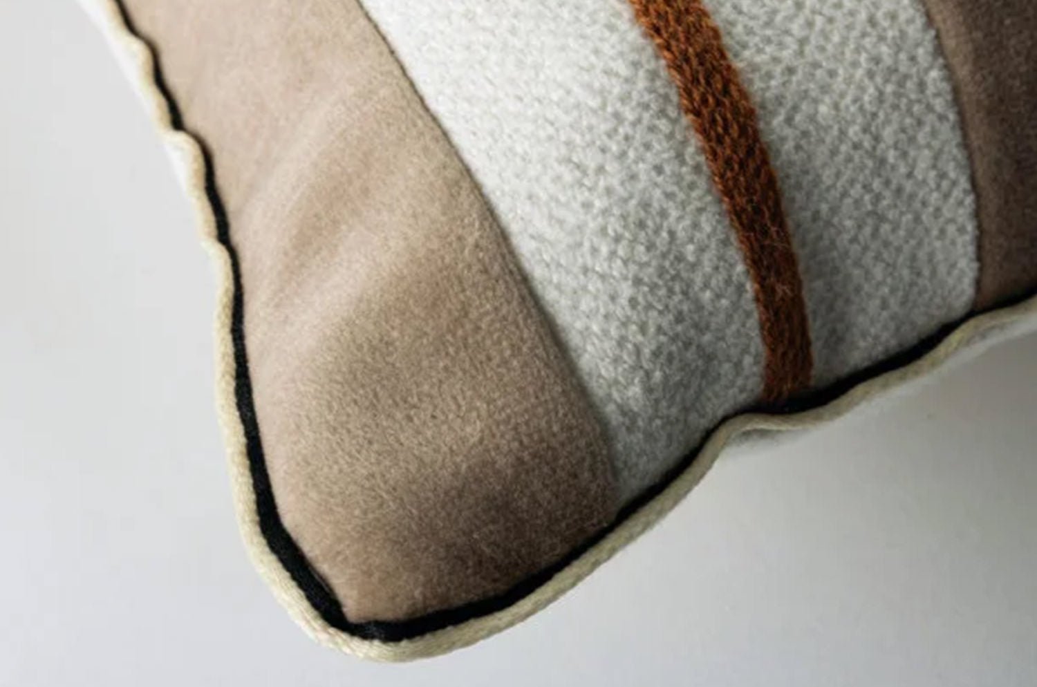【海外取寄品】CASAMANCE JOSHUA ジョシュア クッションカバー(Noix nacre) 50×30cm - HOUSE OF JAPAN Shop