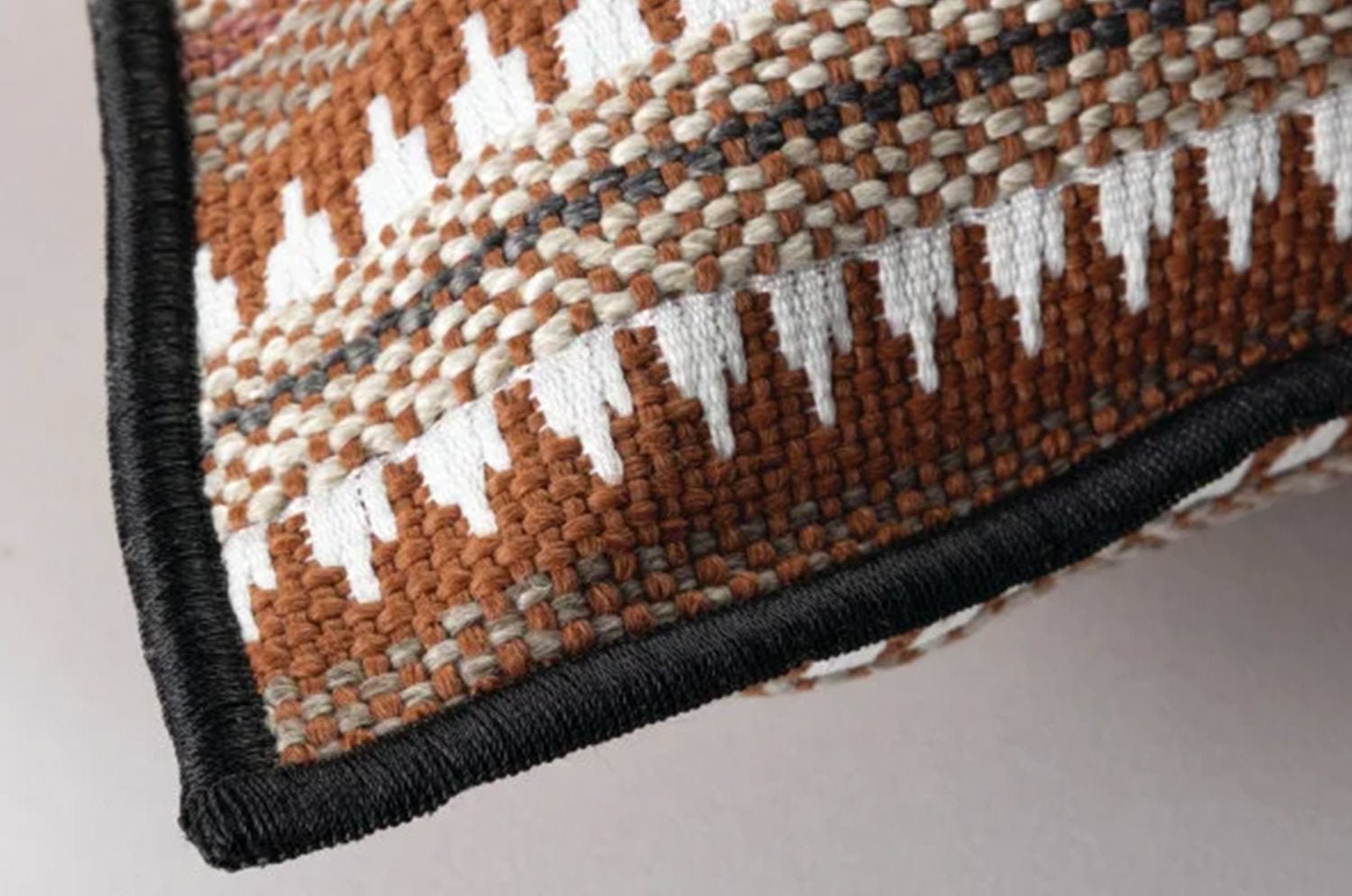 【海外取寄品】CASAMANCE SERAPE セラペ クッションカバー(Rouge terre taupe) 45×45cm - HOUSE OF JAPAN Shop
