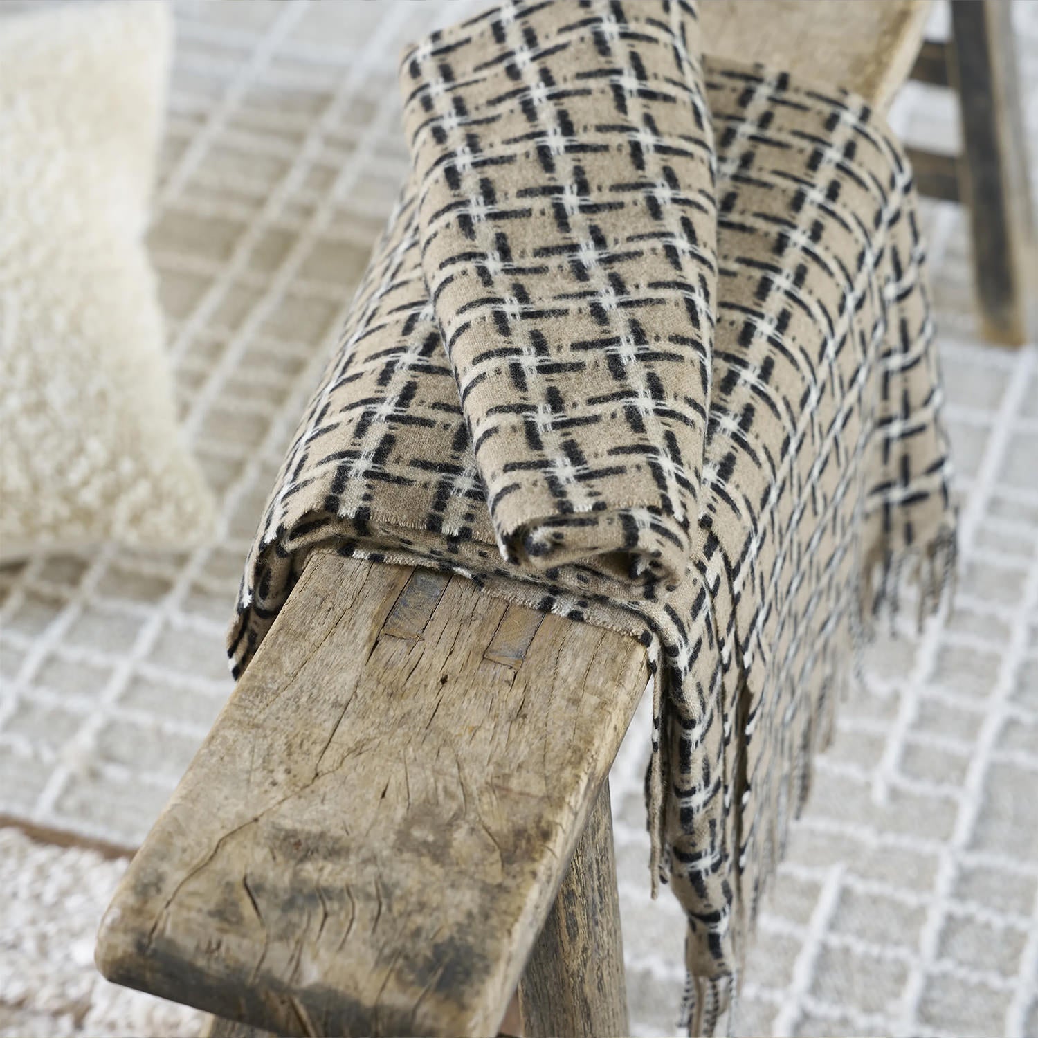 Clarendon Natural Throw クラレンドン ナチュラル スロー｜Designers Guild（デザイナーズギルド） - HOUSE OF JAPAN Shop