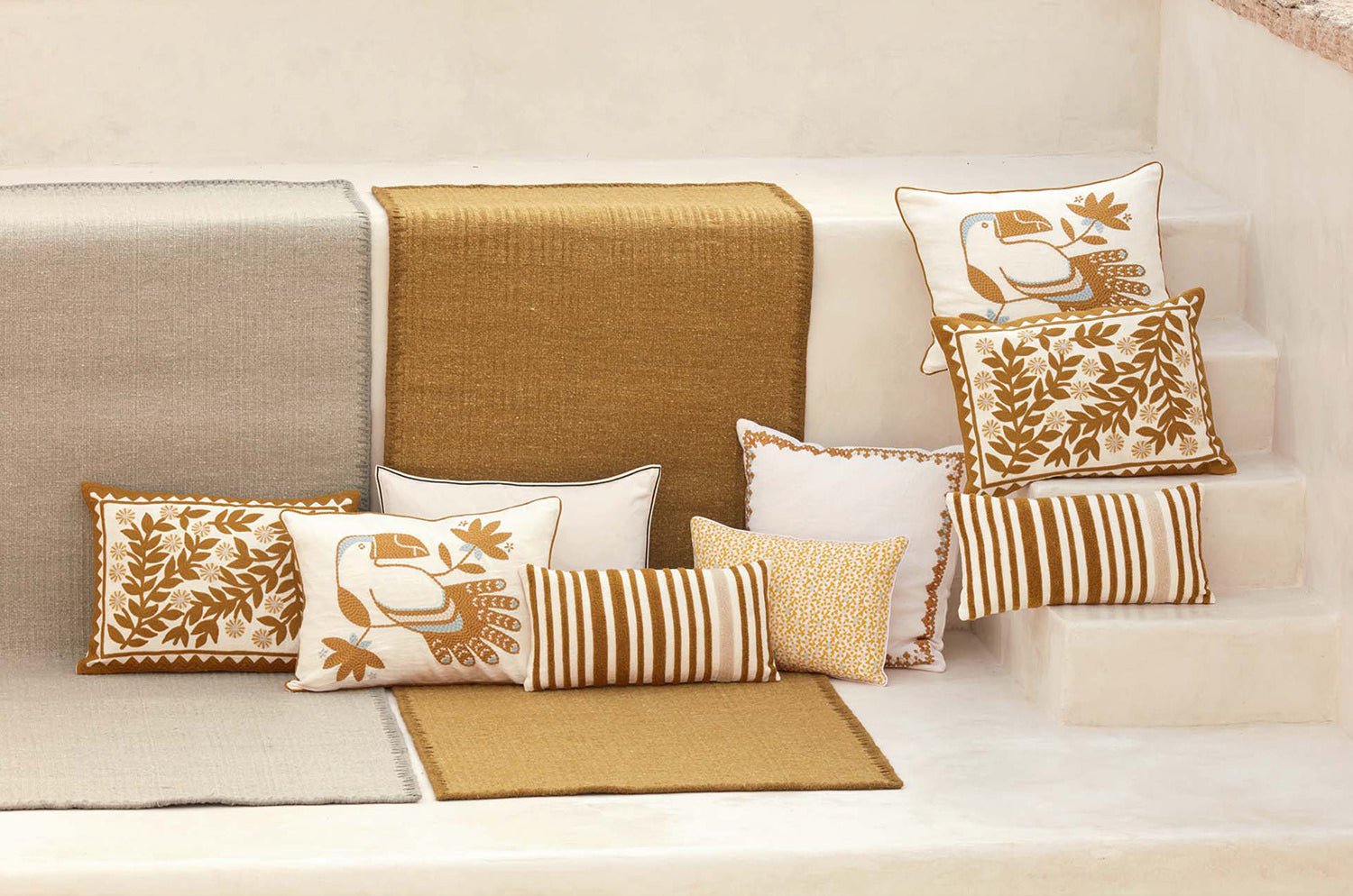 【海外取寄品】ELITIS(エリティス) Aristote クッション(Meringue) 55x40cm 中材付 - HOUSE OF JAPAN Shop