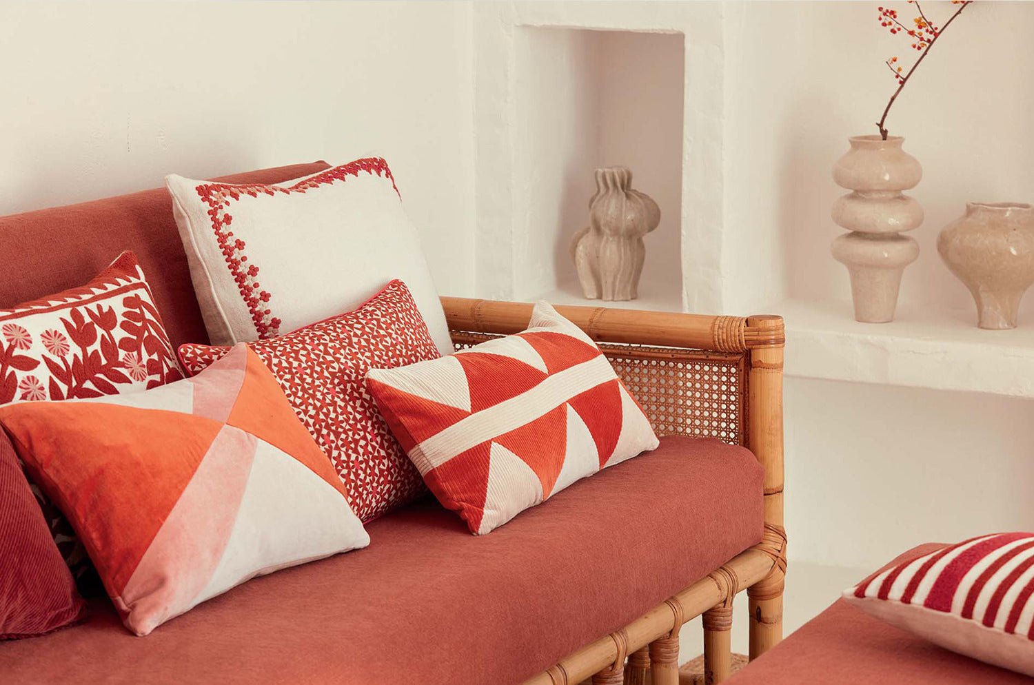 【海外取寄品】ELITIS(エリティス) Maya クッション(Grenadine) 50x50cm 中材付 - HOUSE OF JAPAN Shop