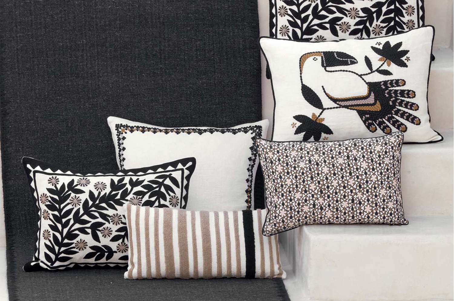 【海外取寄品】ELITIS(エリティス) Monterrey クッション(Réglisse) 50x25cm 中材付 - HOUSE OF JAPAN Shop