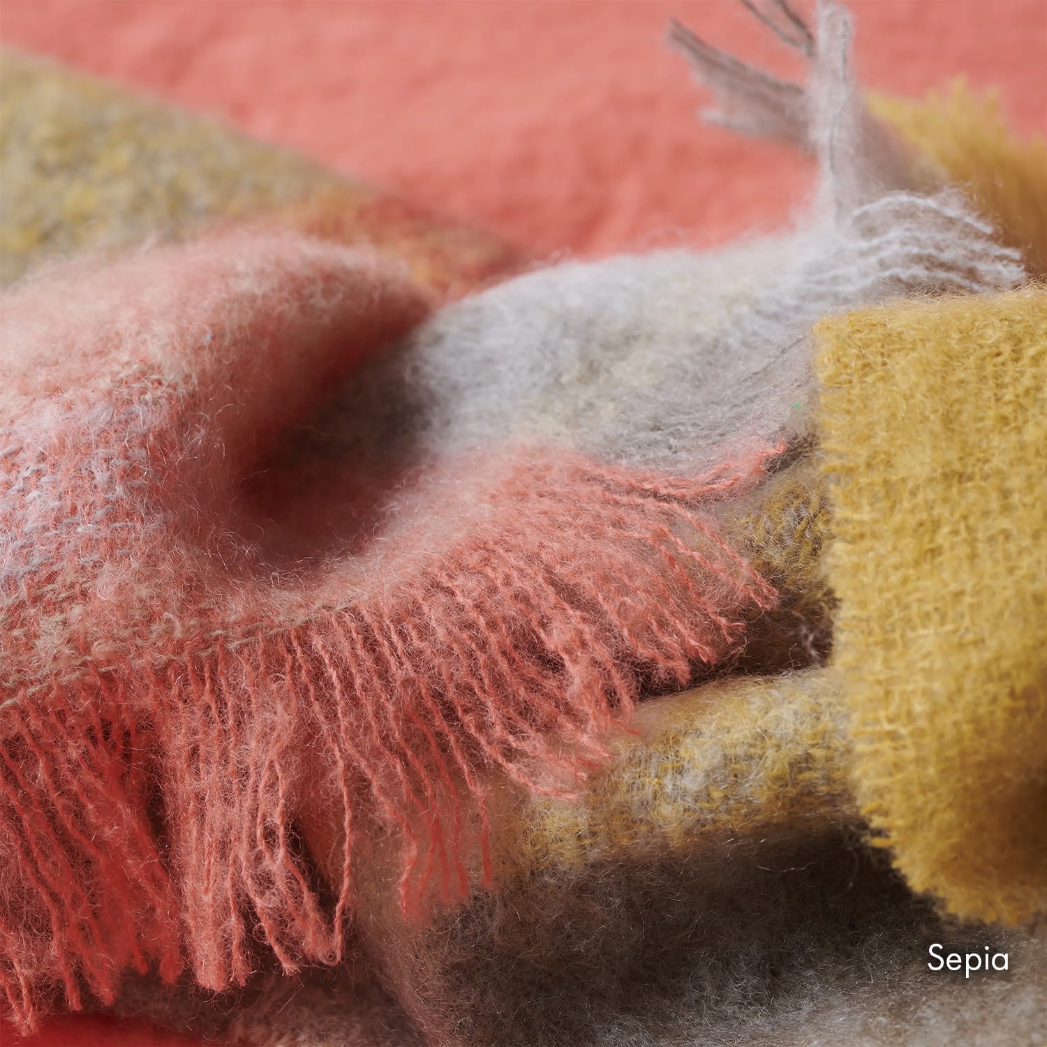 Fontaine Throw フォンテーヌ スロー｜Designers Guild（デザイナーズギルド） - HOUSE OF JAPAN Shop