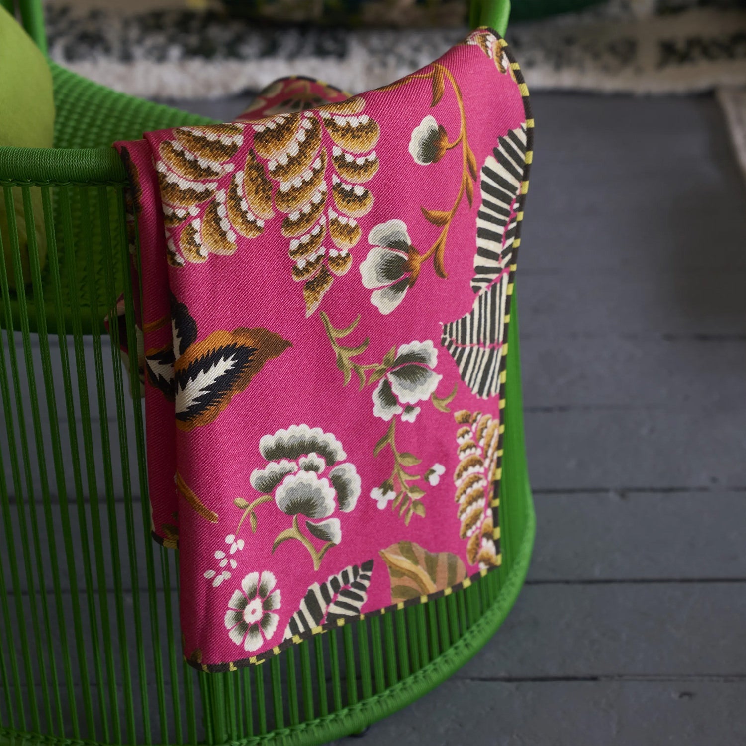 Rose De Damas Cerise Throw ローズ ド ダマス セリーズ スロー｜Designers Guild（デザイナーズギルド） - HOUSE OF JAPAN Shop