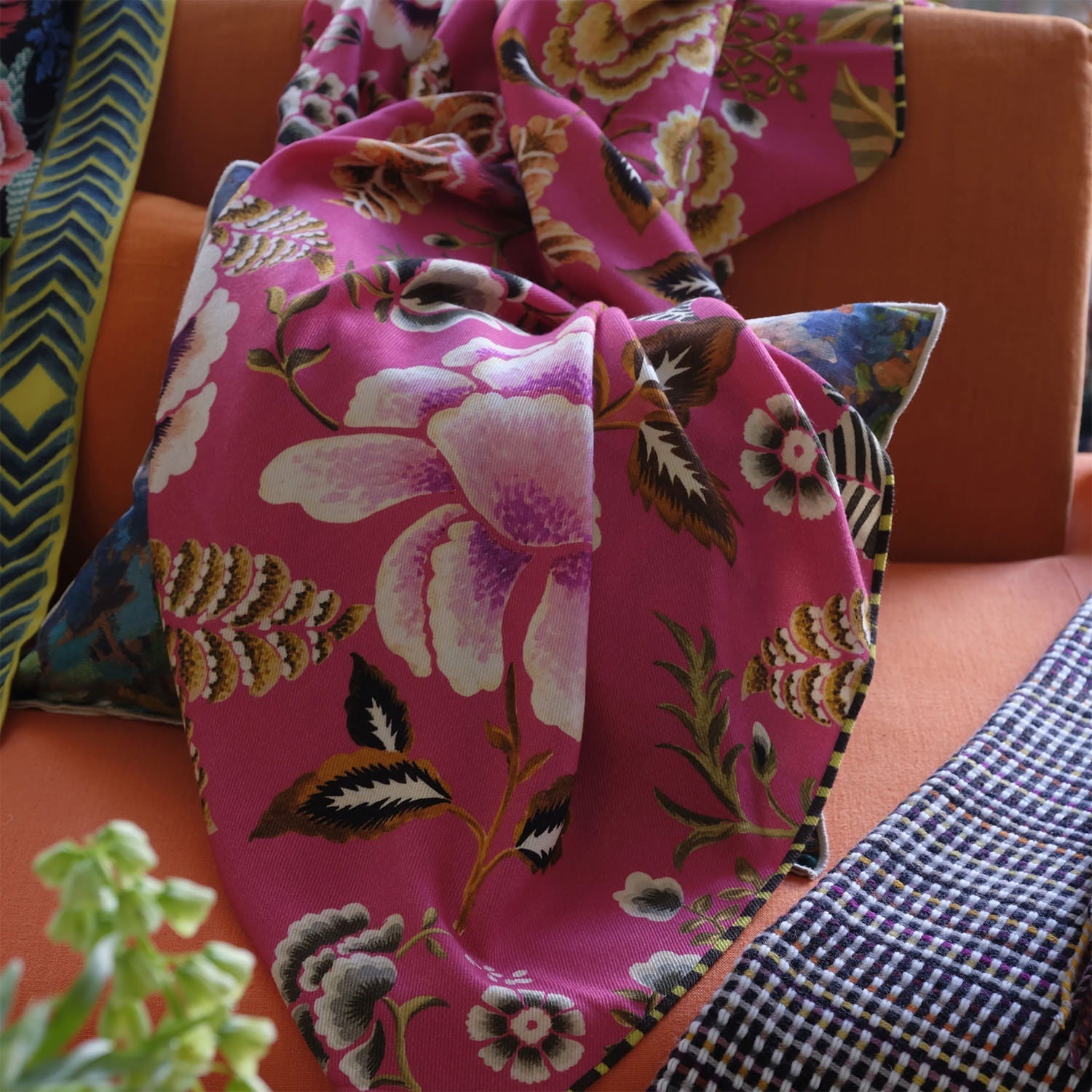 Rose De Damas Cerise Throw ローズ ド ダマス セリーズ スロー｜Designers Guild（デザイナーズギルド） - HOUSE OF JAPAN Shop