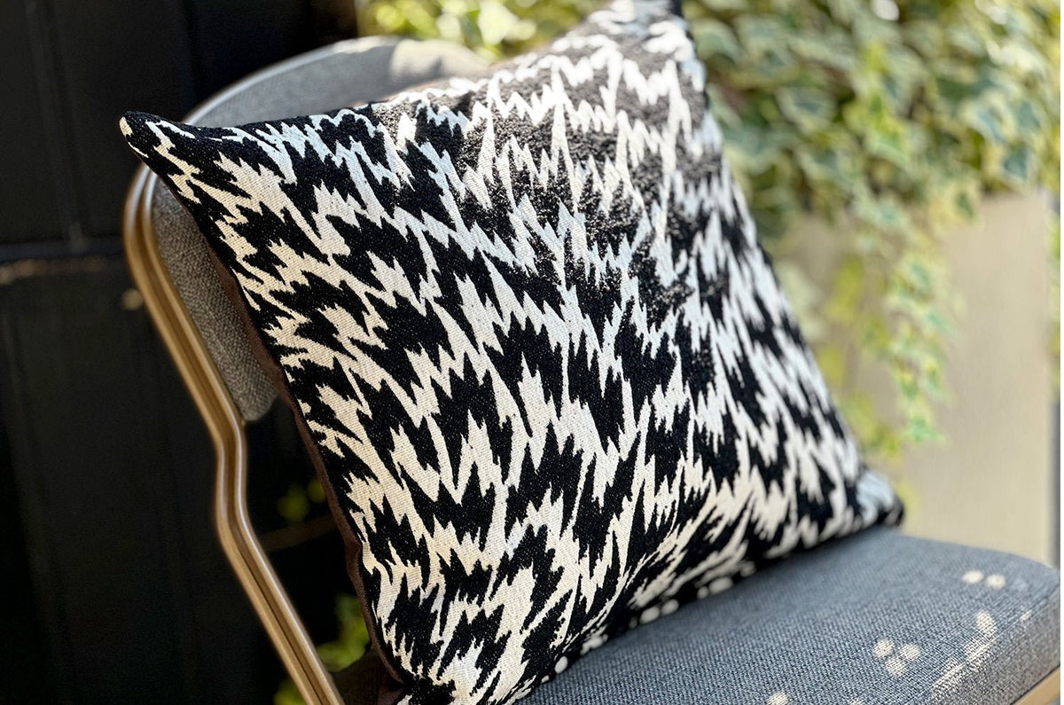 The Flash Monochrome イーリー キシモト ファブリック クッションカバー 50×50cm - HOUSE OF JAPAN Shop