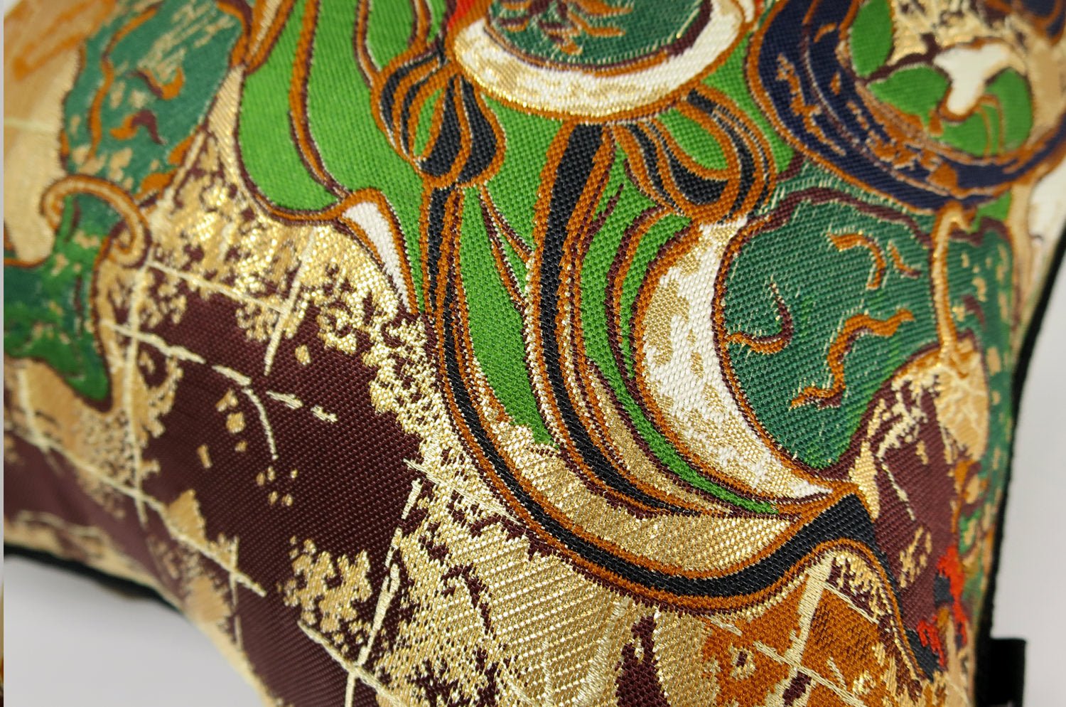 The Fujin 風神図 西陣織 クッション 32×32cm 中材付 - HOUSE OF JAPAN Shop