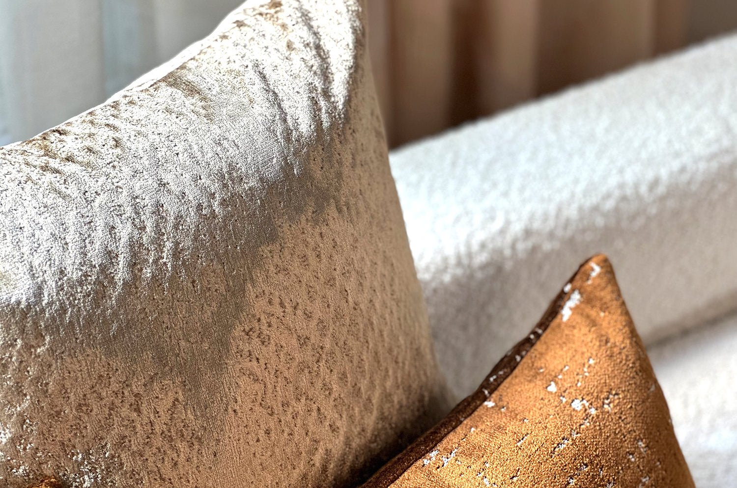 The Gilda ジルダ ベルベット クッションカバー (デューン) 45×45cm - HOUSE OF JAPAN Shop