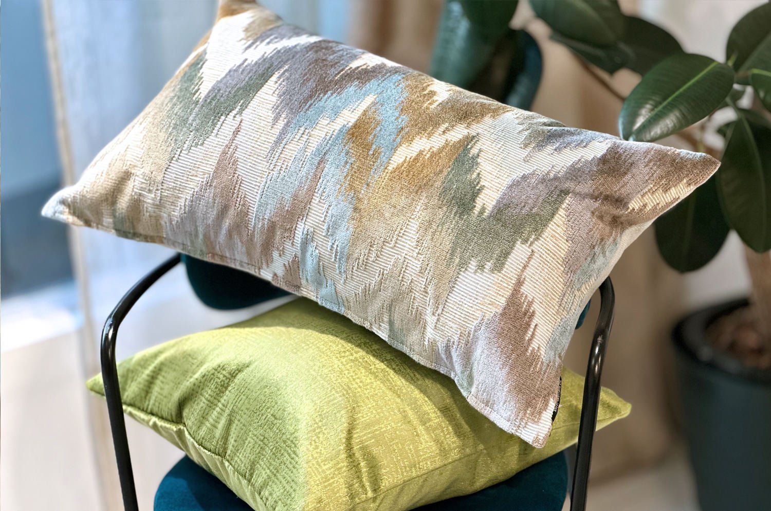 The Ikat Velours イカット調 ベルベットクッション (Blue Mist) 65×40cm 中材付 - HOUSE OF JAPAN Shop