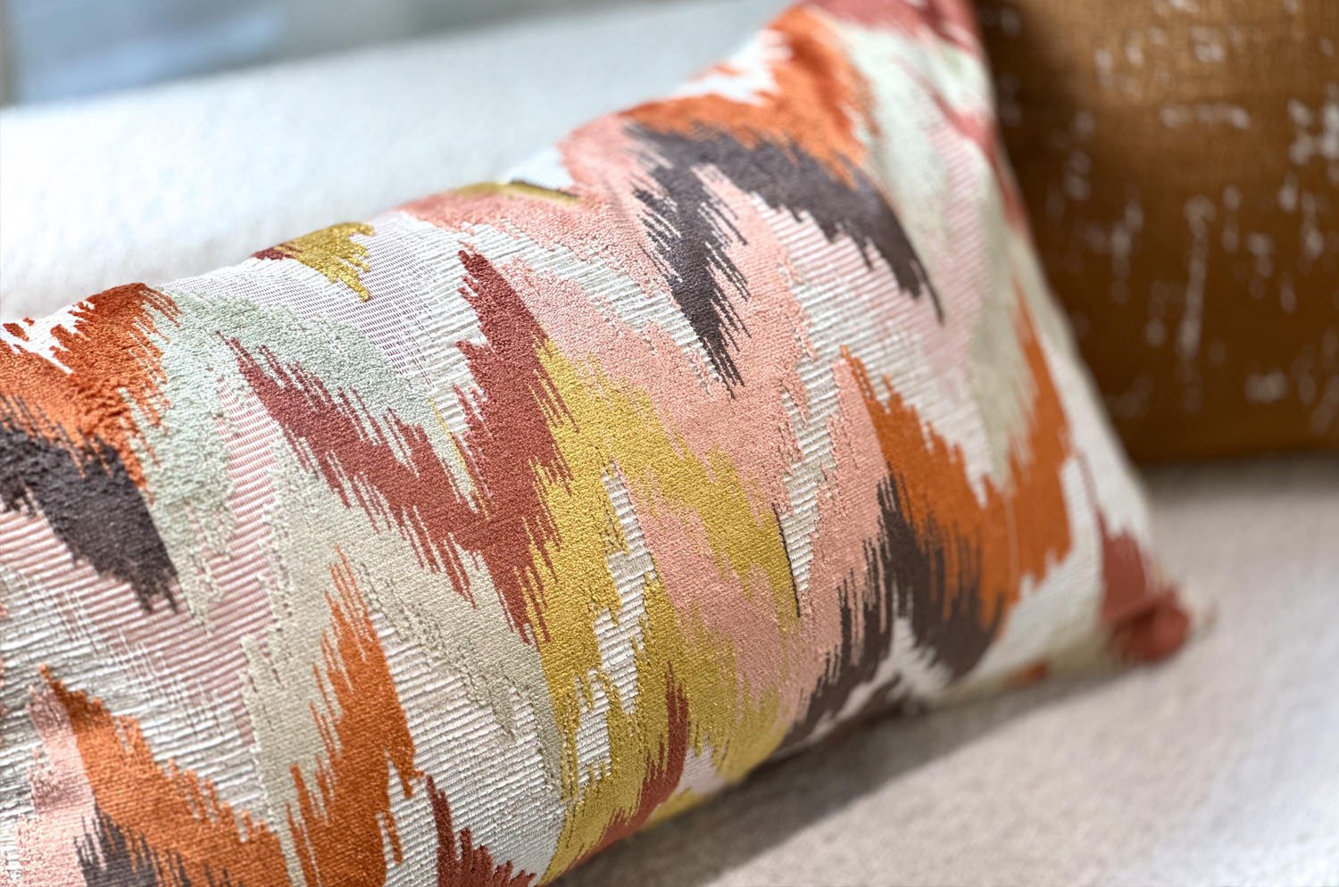 The Ikat Velours イカット調 ベルベットクッション (Terracotta) 65×40cm 中材付 - HOUSE OF JAPAN Shop