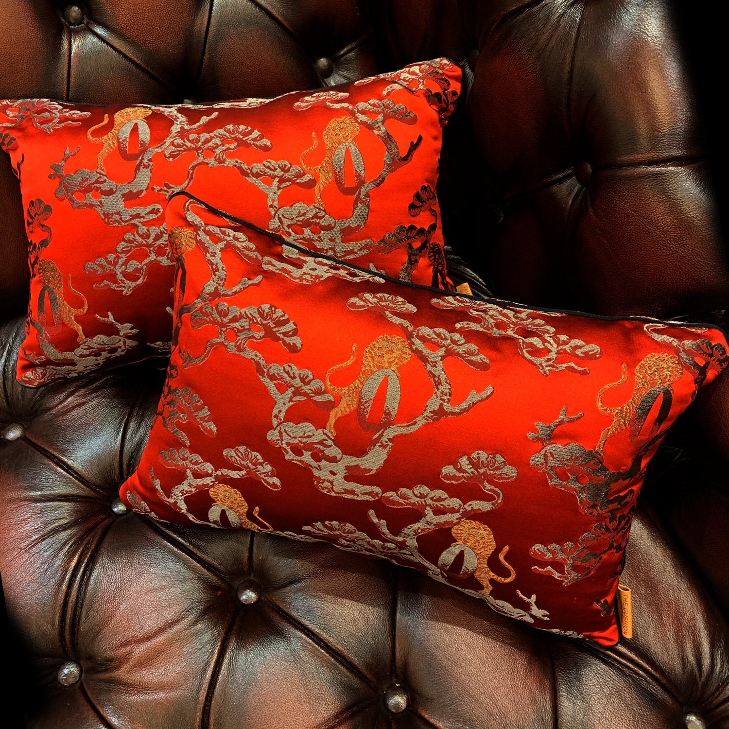 The JEREVAN アルマーニカーザ エレバン パイピングクッション(ルビーレッド) 44×30cm 中材付 - HOUSE OF JAPAN Shop