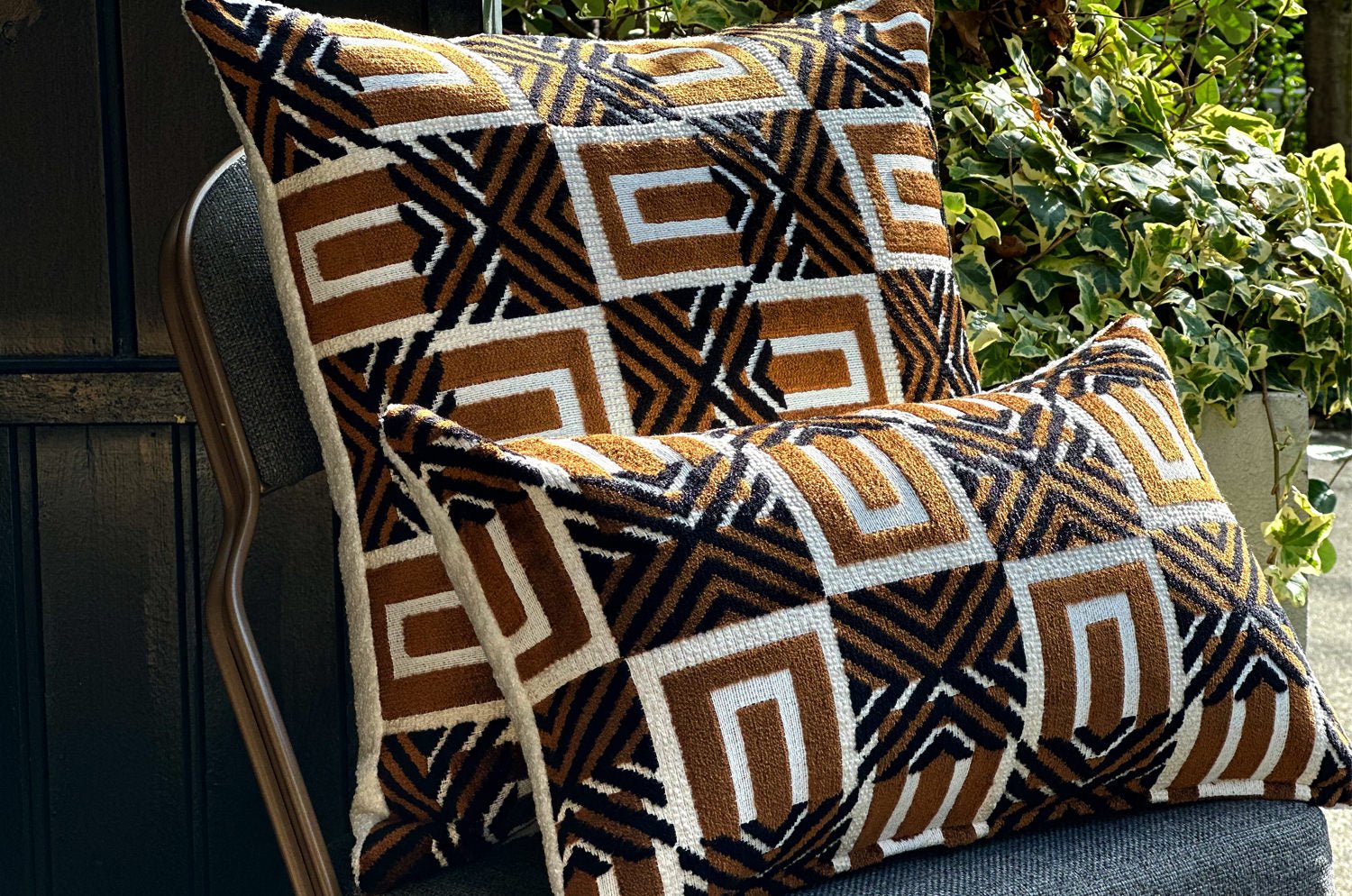 The Kenya ケニア ジャガードベルベット×ブークレ クッション 50×30cm 中材付 - HOUSE OF JAPAN Shop