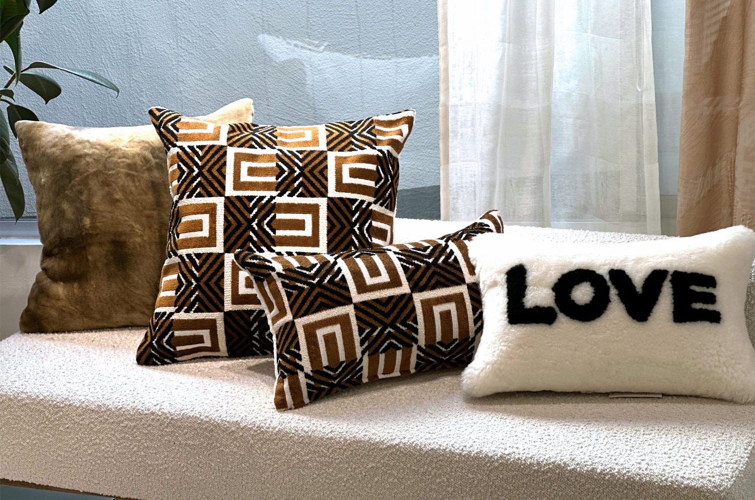 The Kenya ケニア ジャガードベルベット×ブークレ クッション 50×30cm 中材付 - HOUSE OF JAPAN Shop