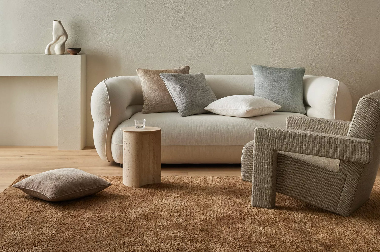 The Noble ソフトグロウベルベット パイピング付クッションカバー(Oatmeal) 50×50cm - HOUSE OF JAPAN Shop