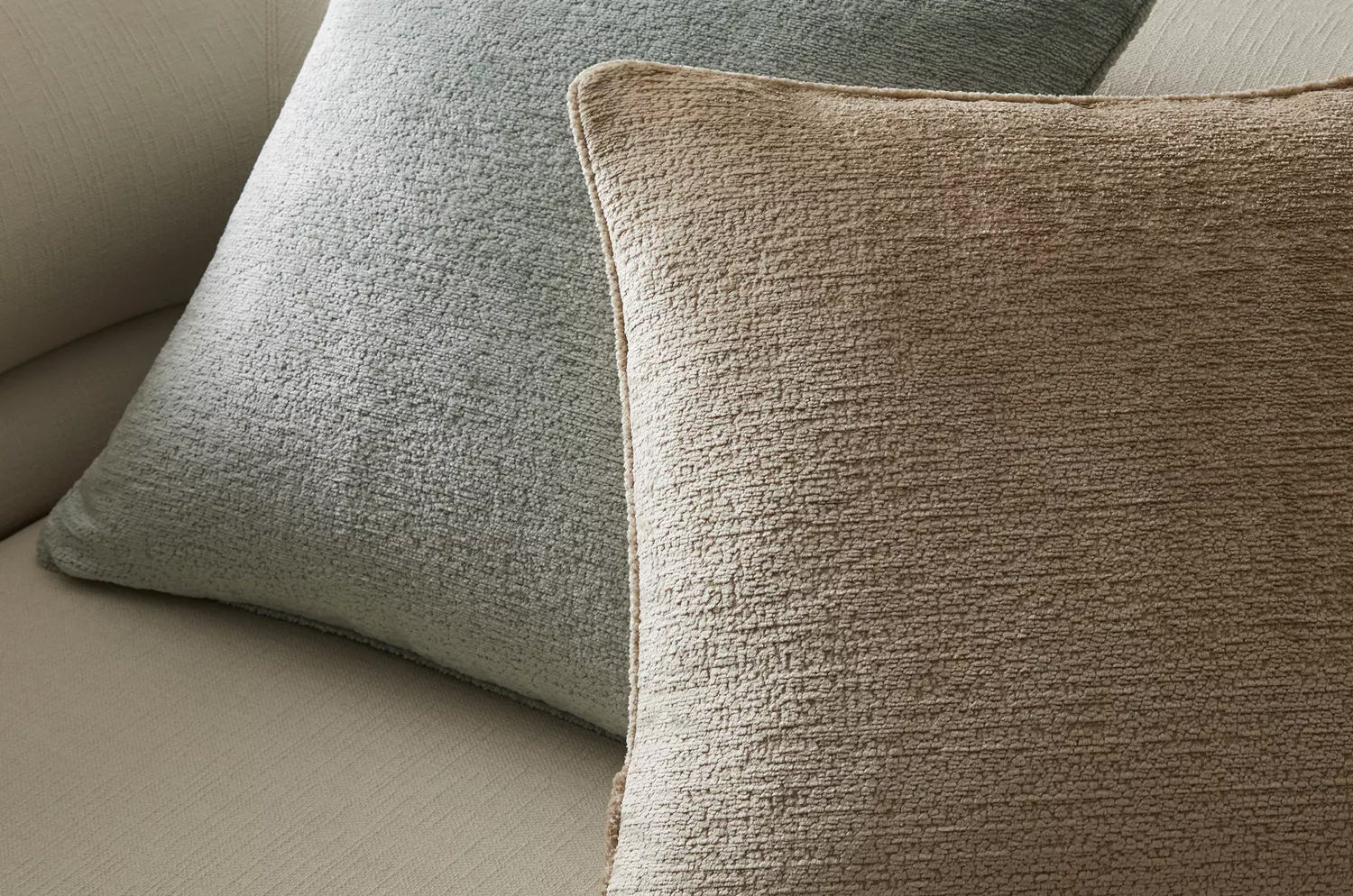 The Noble ソフトグロウベルベット パイピング付クッションカバー(Oatmeal) 50×50cm - HOUSE OF JAPAN Shop