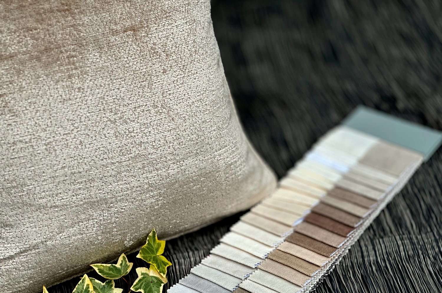 The Noble ソフトノーブルベルベット パイピング付クッションカバー(Oatmeal) 50×50cm - HOUSE OF JAPAN Shop