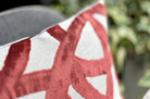 The ORBIT オービット イギリス製コットン混ジャガード×リネン クッション Claret(クラレットレッド) 45×30cm 中材付 - HOUSE OF JAPAN Shop
