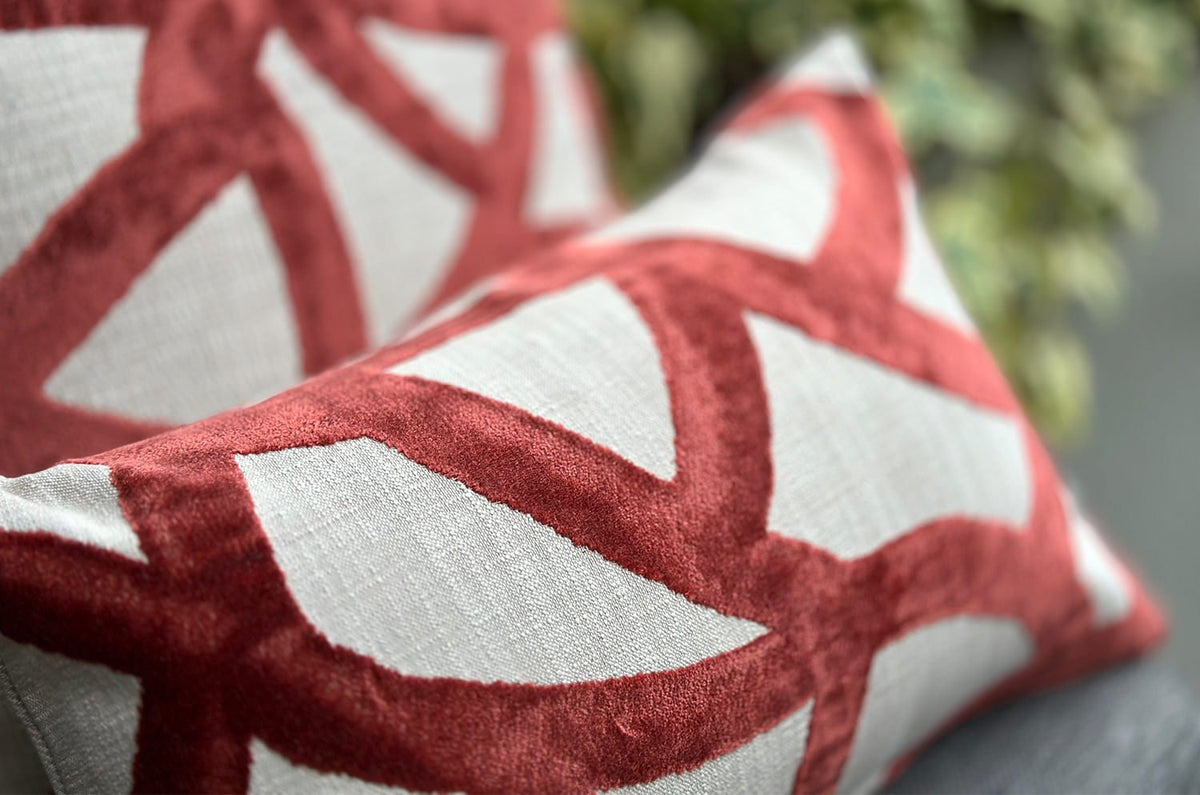 The ORBIT オービット イギリス製コットン混ジャガード×リネン クッション Claret(クラレットレッド) 45×30cm 中材付 - HOUSE OF JAPAN Shop