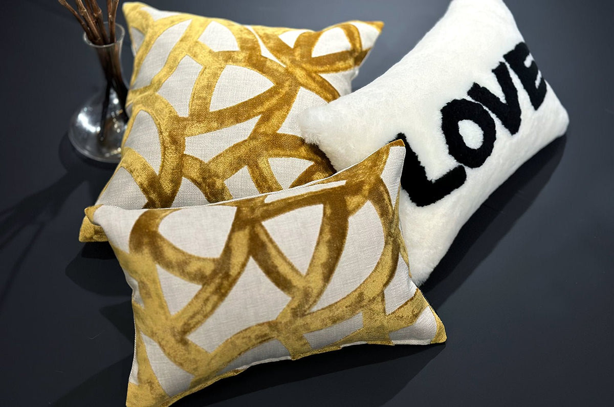 The ORBIT オービット イギリス製コットン混ジャガード×リネン クッション Saffron(サフランイエロー) 45×30cm 中材付 - HOUSE OF JAPAN Shop